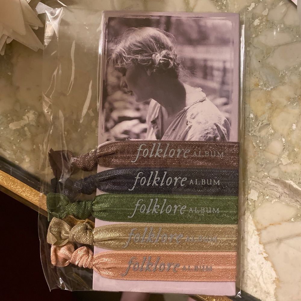 bundle of taylor swift scrunchies hair ties set 8 - Picture 6 of 16